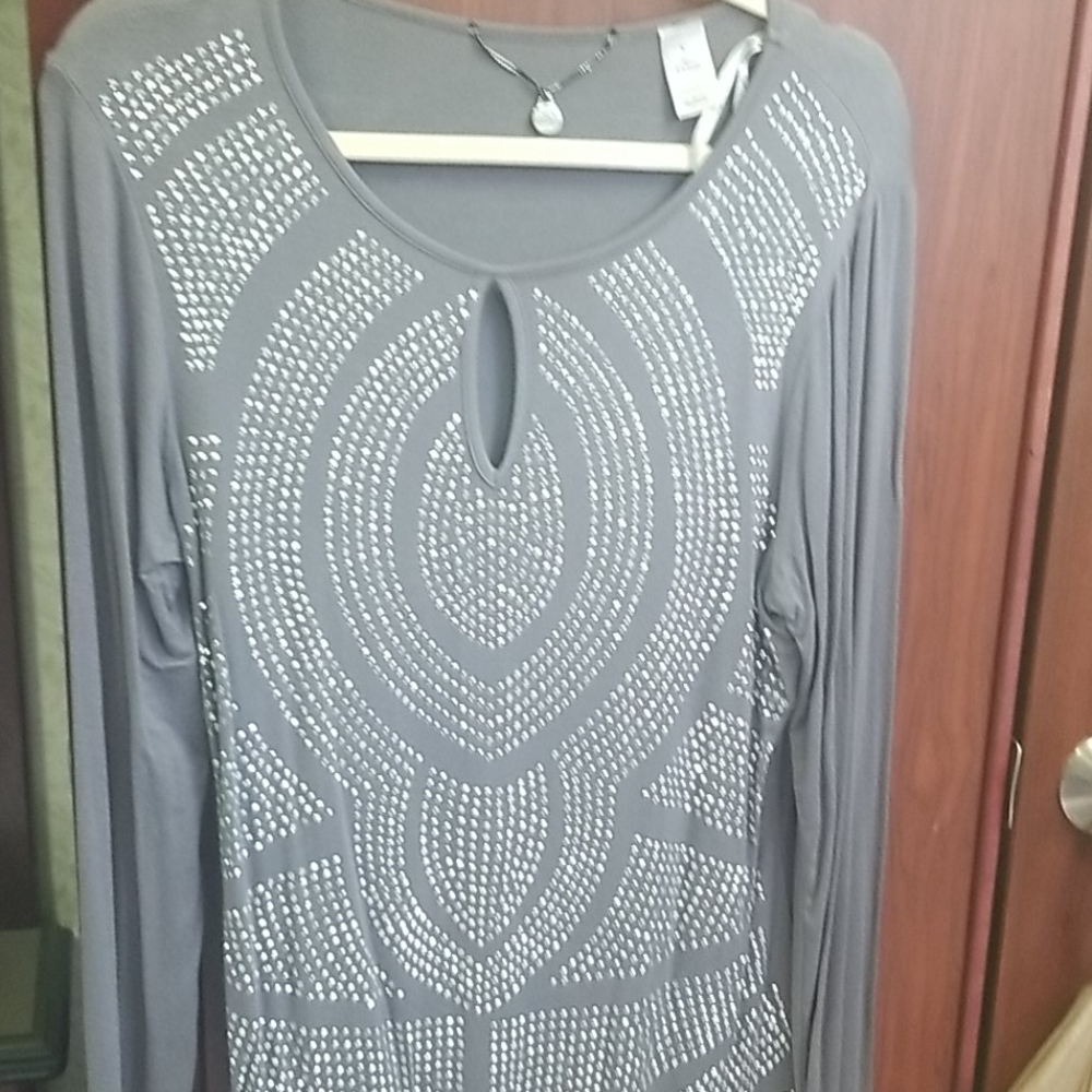 Grey purple blouse BKE Buckle